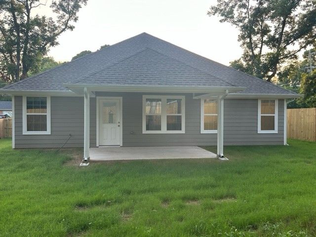 1706 Woodlawn Boulevard, Denison, TX 75020