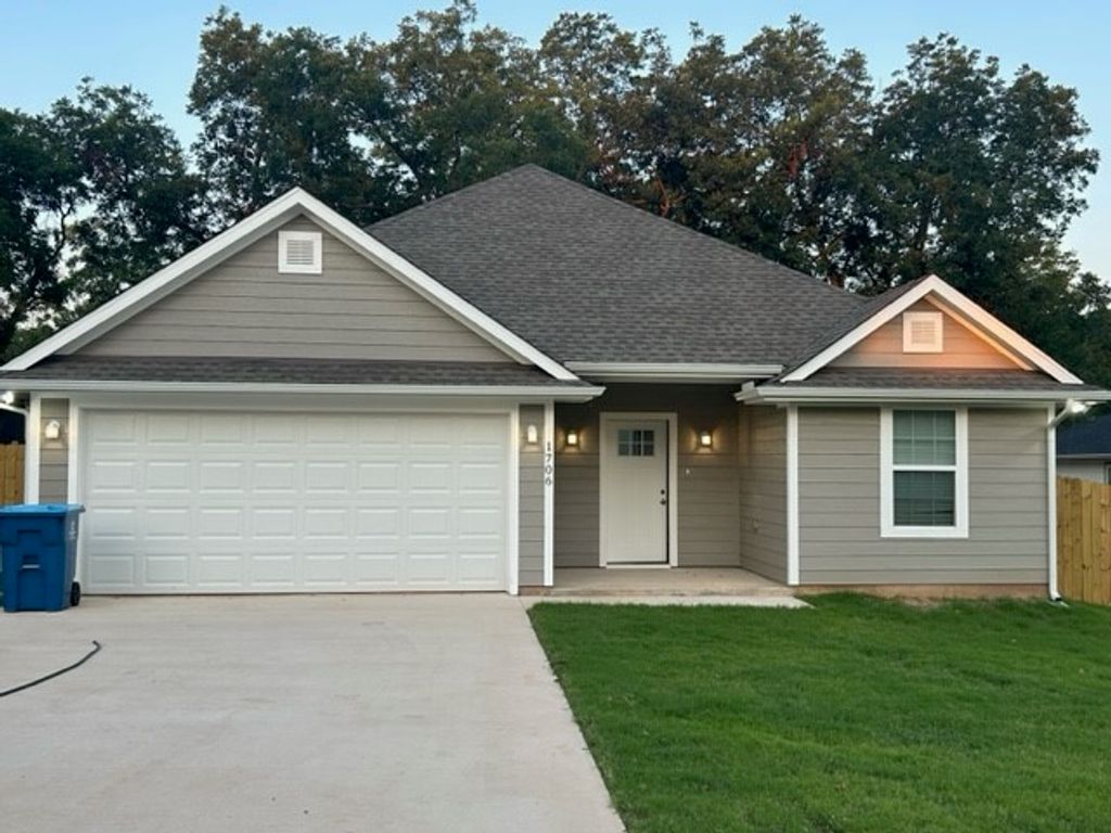 1706 Woodlawn Boulevard, Denison, TX 75020