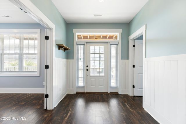 711 Carolina Beach Avenue N, Carolina Beach, NC 28428