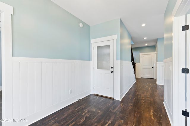 711 Carolina Beach Avenue N, Carolina Beach, NC 28428