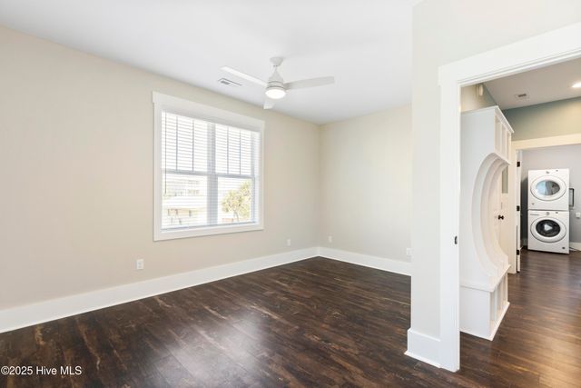 711 Carolina Beach Avenue N, Carolina Beach, NC 28428