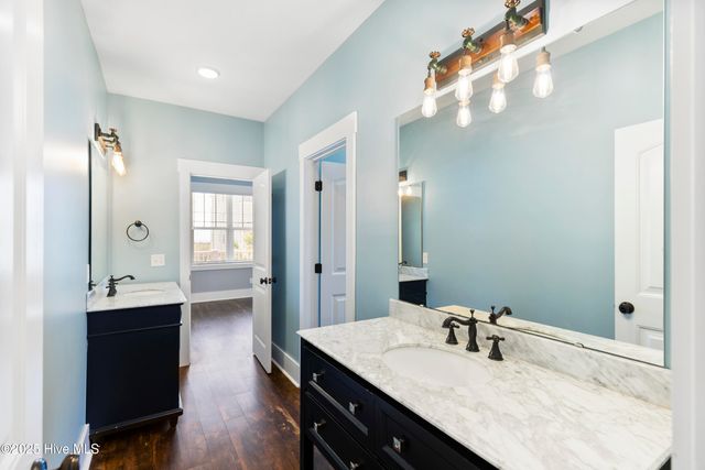 711 Carolina Beach Avenue N, Carolina Beach, NC 28428