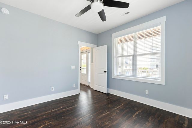 711 Carolina Beach Avenue N, Carolina Beach, NC 28428