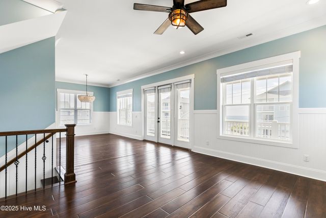 711 Carolina Beach Avenue N, Carolina Beach, NC 28428