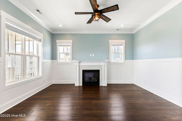 711 Carolina Beach Avenue N, Carolina Beach, NC 28428