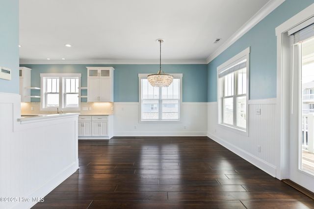 711 Carolina Beach Avenue N, Carolina Beach, NC 28428