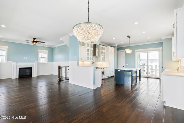 711 Carolina Beach Avenue N, Carolina Beach, NC 28428