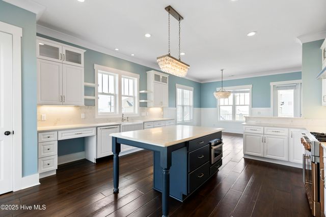 711 Carolina Beach Avenue N, Carolina Beach, NC 28428