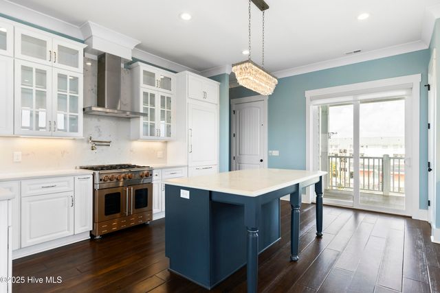 711 Carolina Beach Avenue N, Carolina Beach, NC 28428