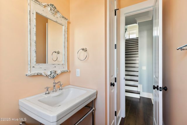 711 Carolina Beach Avenue N, Carolina Beach, NC 28428