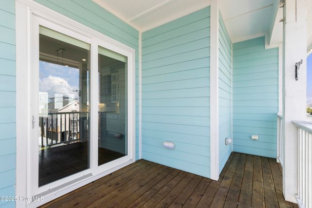 711 Carolina Beach Avenue N, Carolina Beach, NC 28428