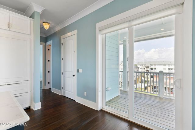 711 Carolina Beach Avenue N, Carolina Beach, NC 28428