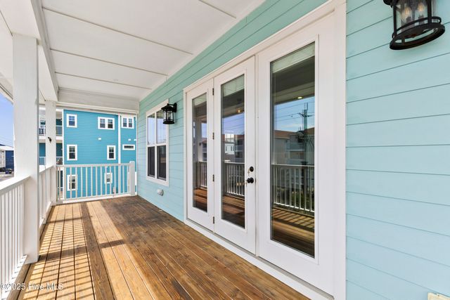 711 Carolina Beach Avenue N, Carolina Beach, NC 28428