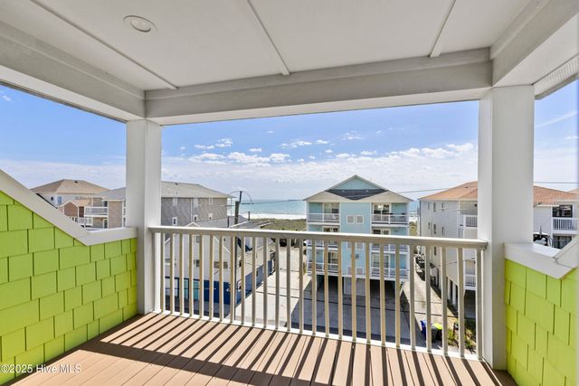 711 Carolina Beach Avenue N, Carolina Beach, NC 28428