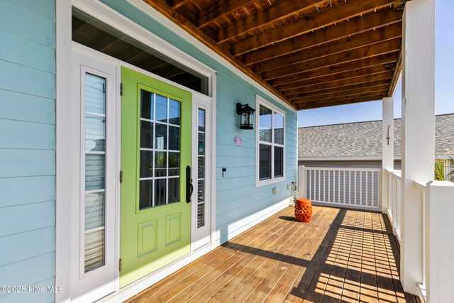 711 Carolina Beach Avenue N, Carolina Beach, NC 28428