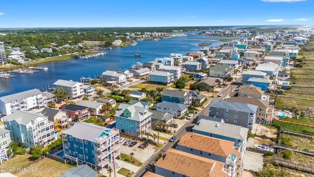 711 Carolina Beach Avenue N, Carolina Beach, NC 28428