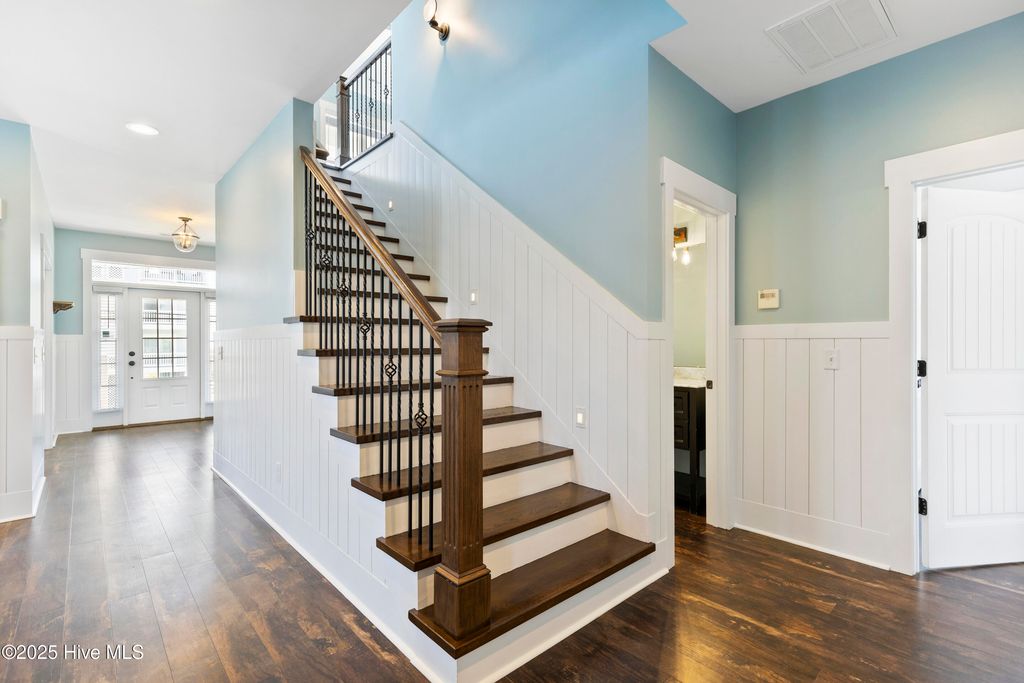 Image 22 of property listing at 711 Carolina Beach Avenue N, Carolina Beach, NC 28428