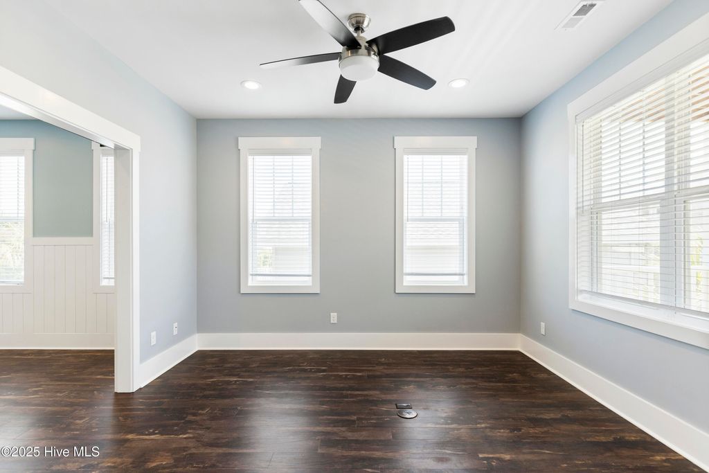 Image 6 of property listing at 711 Carolina Beach Avenue N, Carolina Beach, NC 28428