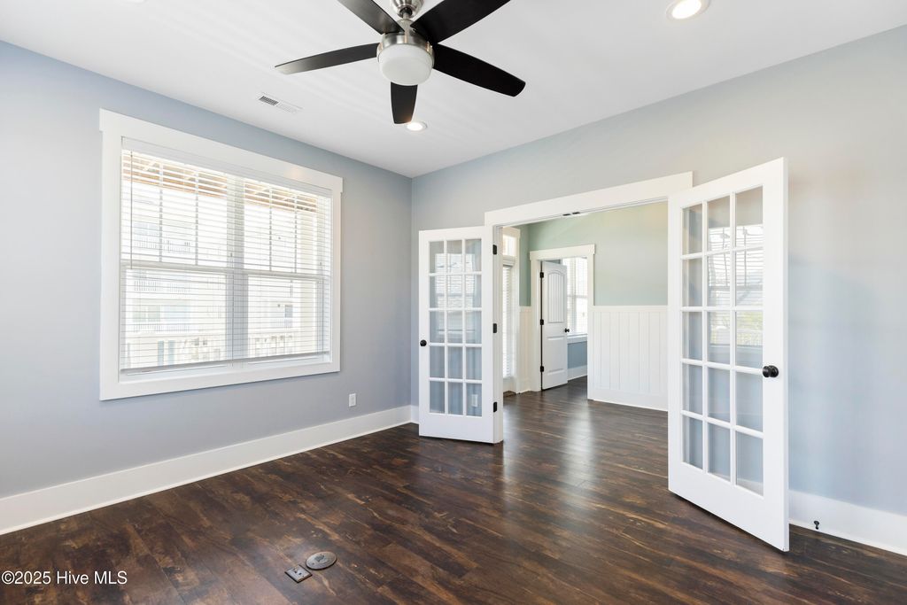 Image 7 of property listing at 711 Carolina Beach Avenue N, Carolina Beach, NC 28428