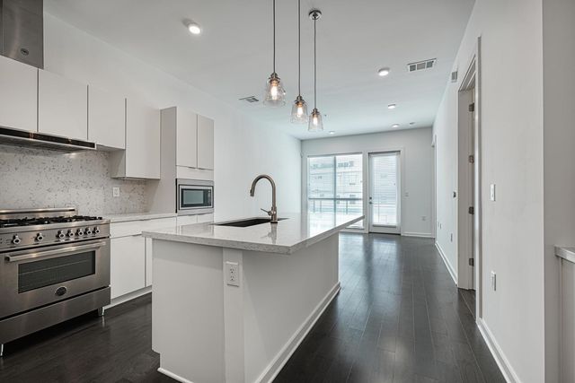 207 W Johanna ST 207, Austin, TX 78704