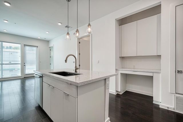 207 W Johanna ST 207, Austin, TX 78704