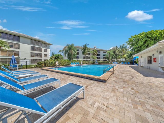 1701 Whitehall Drive 302, Davie, FL 33324
