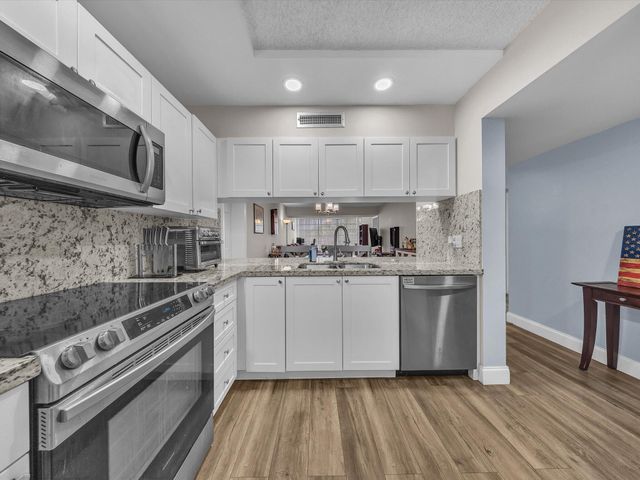 1701 Whitehall Drive 302, Davie, FL 33324