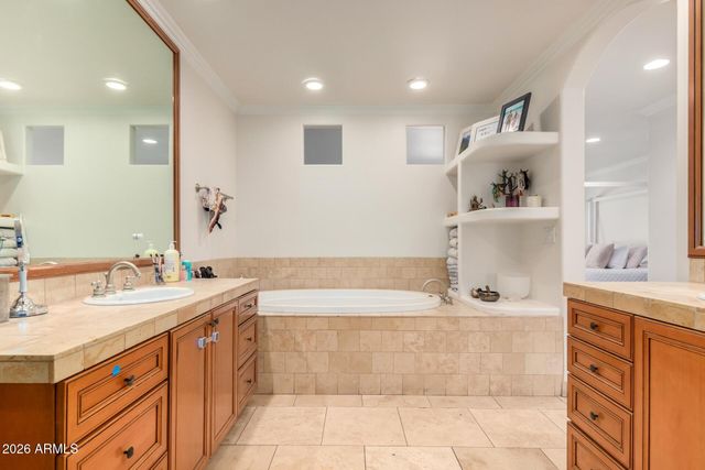 5555 E MONTEROSA Street, Phoenix, AZ 85018