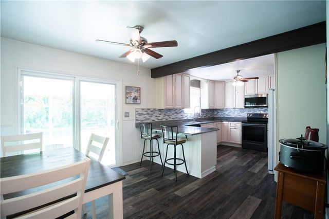 858 Monaca Rd, Center Twp, PA 15061