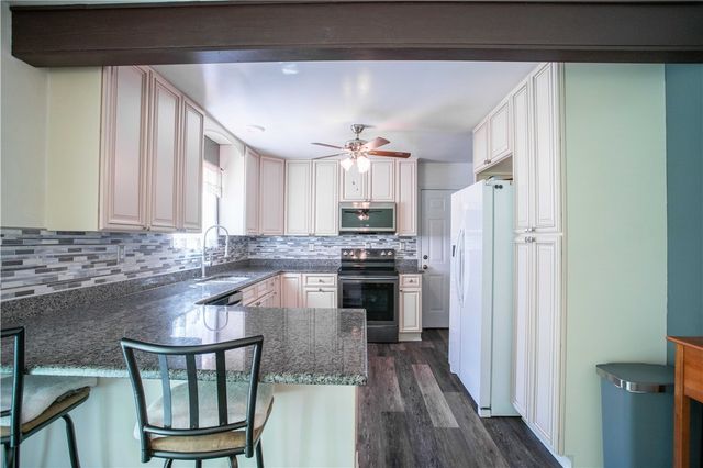 858 Monaca Rd, Center Twp, PA 15061