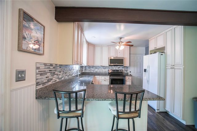 858 Monaca Rd, Center Twp, PA 15061