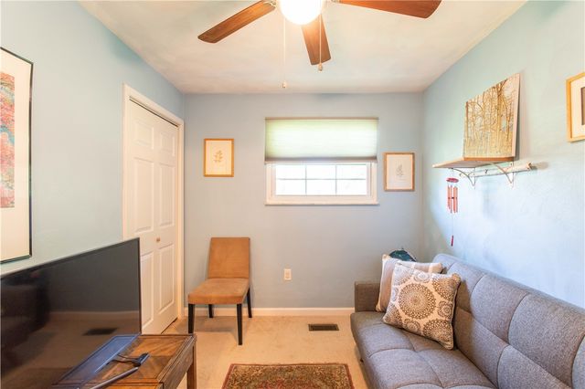 858 Monaca Rd, Center Twp, PA 15061