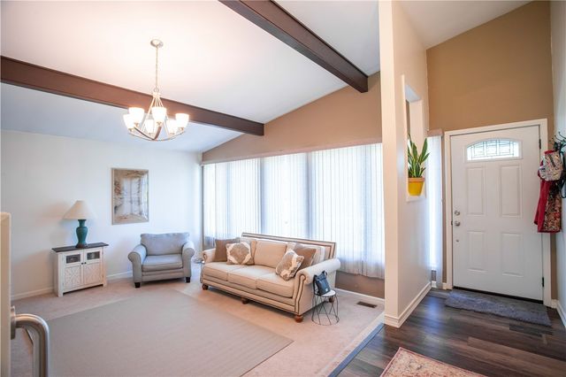 858 Monaca Rd, Center Twp, PA 15061