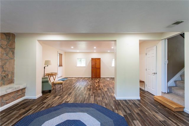 858 Monaca Rd, Center Twp, PA 15061
