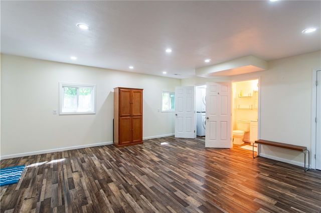 858 Monaca Rd, Center Twp, PA 15061