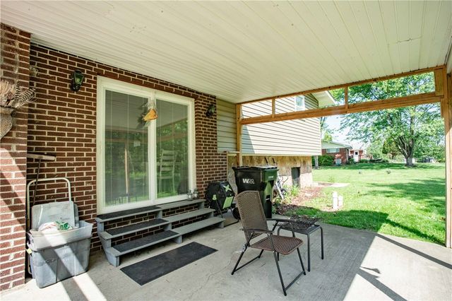 858 Monaca Rd, Center Twp, PA 15061