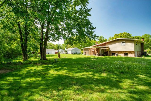 858 Monaca Rd, Center Twp, PA 15061