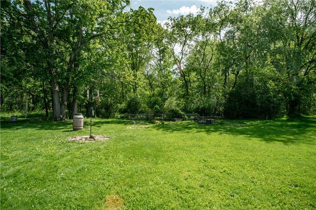 858 Monaca Rd, Center Twp, PA 15061