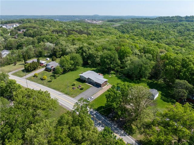 858 Monaca Rd, Center Twp, PA 15061