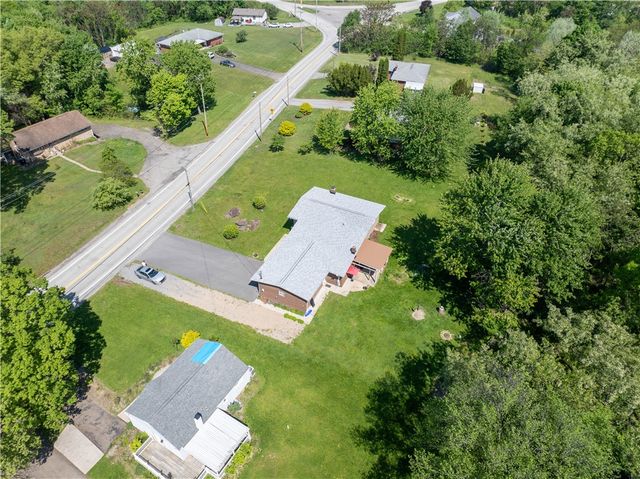858 Monaca Rd, Center Twp, PA 15061