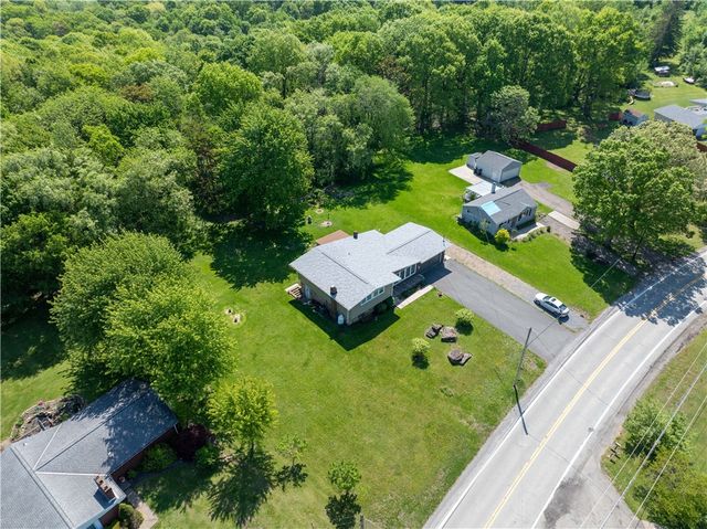 858 Monaca Rd, Center Twp, PA 15061