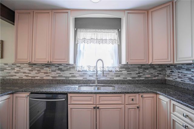 858 Monaca Rd, Center Twp, PA 15061