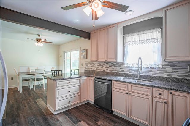 858 Monaca Rd, Center Twp, PA 15061