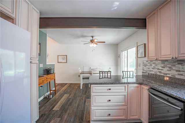 858 Monaca Rd, Center Twp, PA 15061