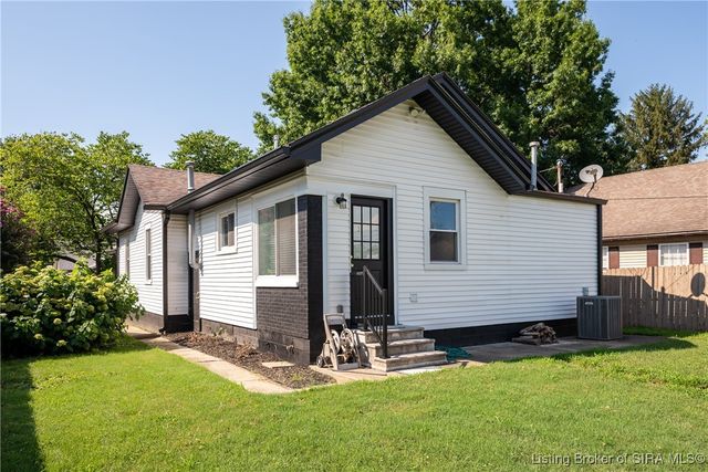 2216 Morton Avenue, New Albany, IN 47150