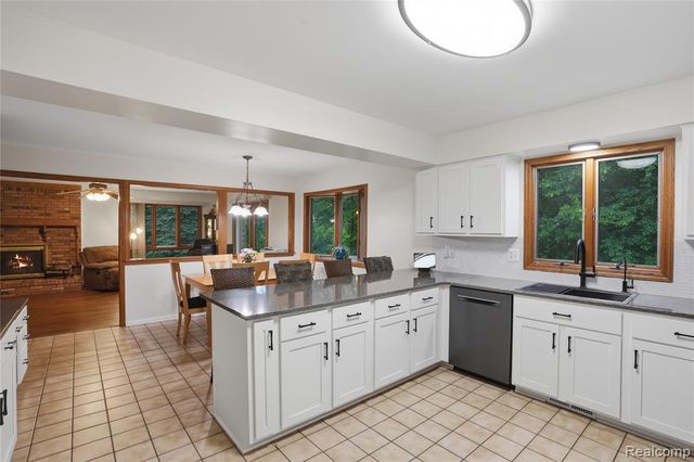 68345 Romeo Plank Road, Ray, MI 48096