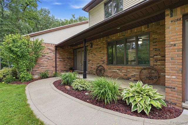 68345 Romeo Plank Road, Ray, MI 48096