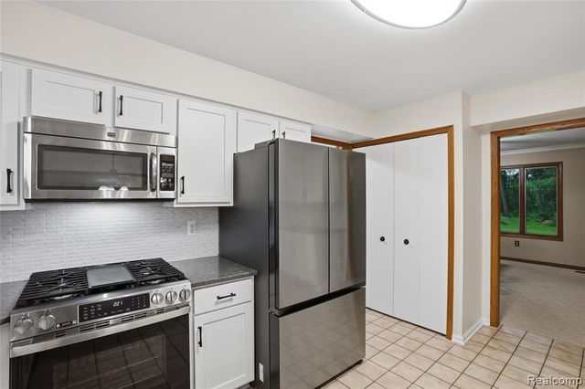 68345 Romeo Plank Road, Ray, MI 48096