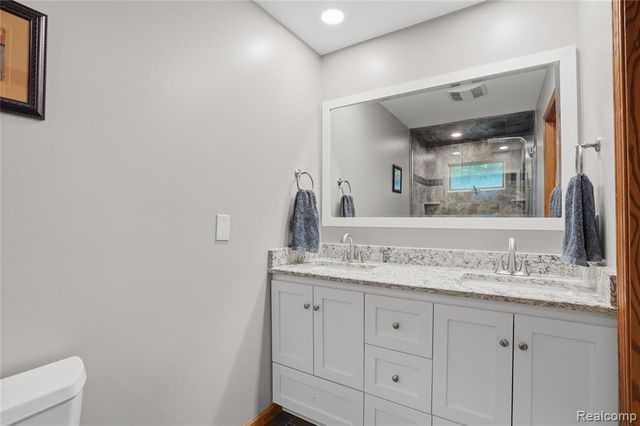 68345 Romeo Plank Road, Ray, MI 48096