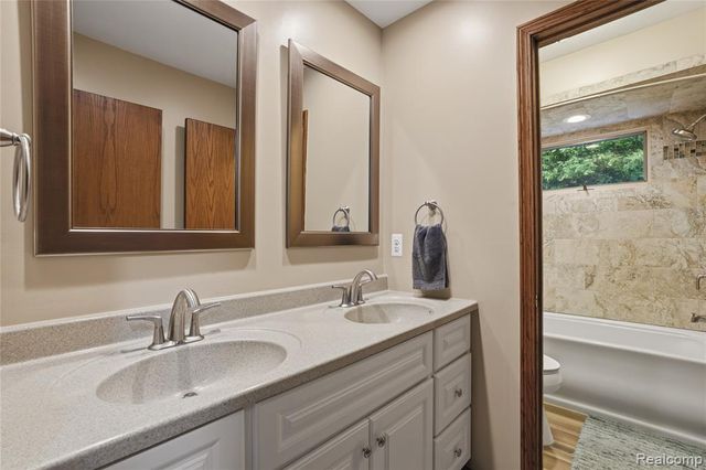 68345 Romeo Plank Road, Ray, MI 48096